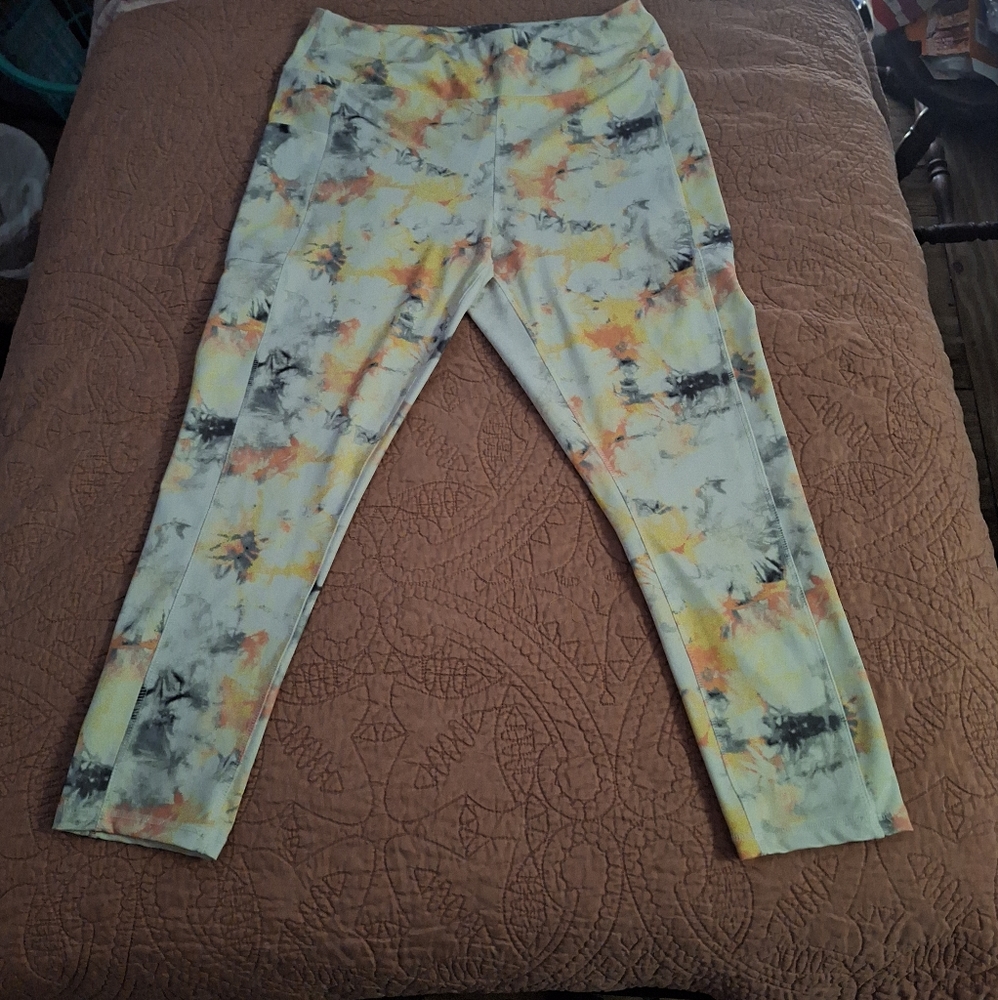 Live Well Active| Women's Colorful Athletic Leggings (size 14/16 W)
